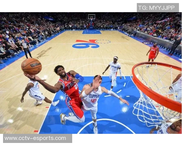 乔治参与合练展现状态恩比德单独进行力量与体能训练